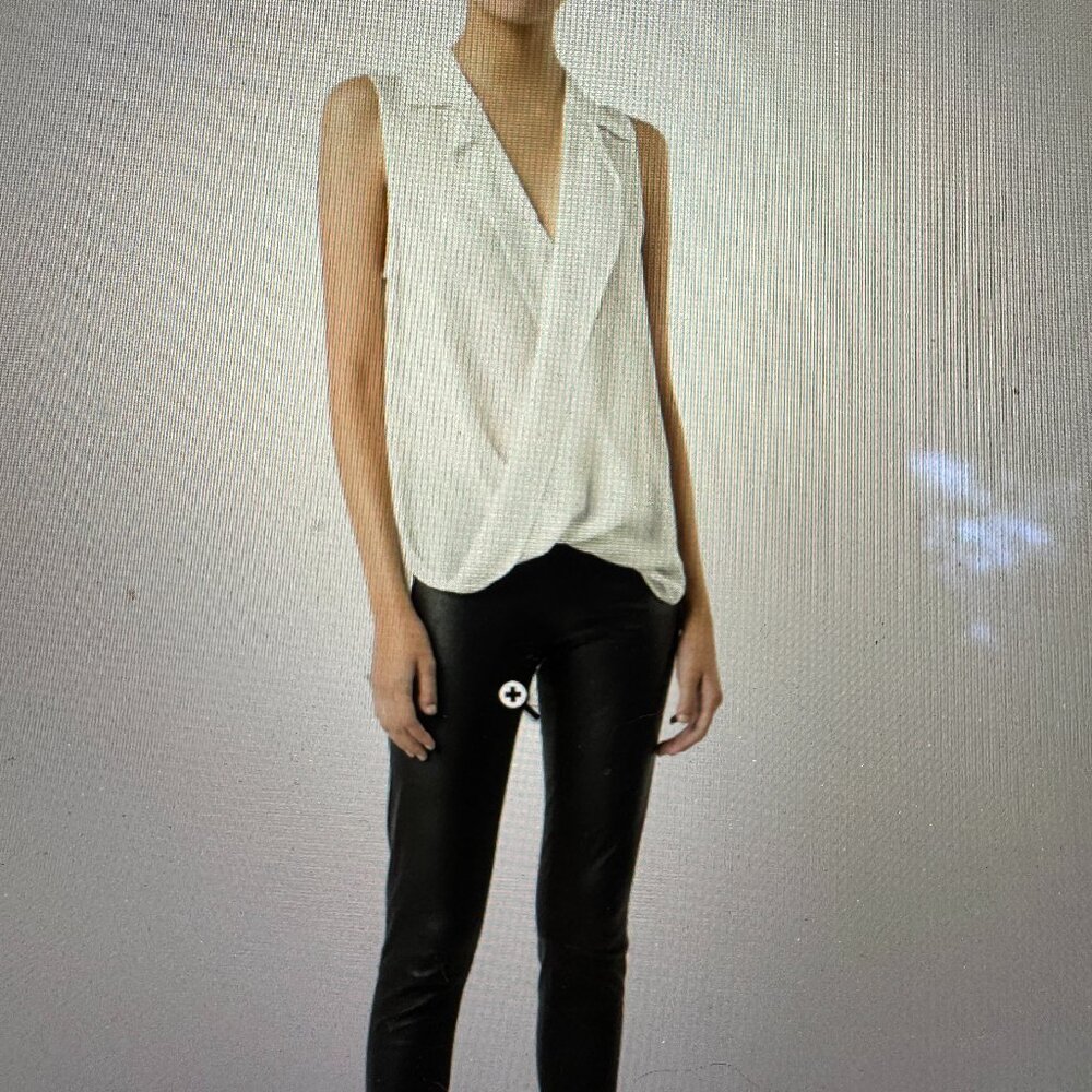 L'AGENCE SLEEVELESS V NECK BLOUSE $270 XS